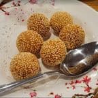 Best 幸运麻球 (6) Golden Sesame Ball in Chicago, IL